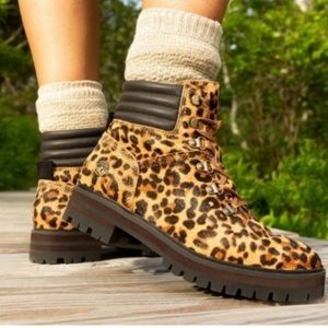 NIB timberland calf hair leopard print size 7 boots